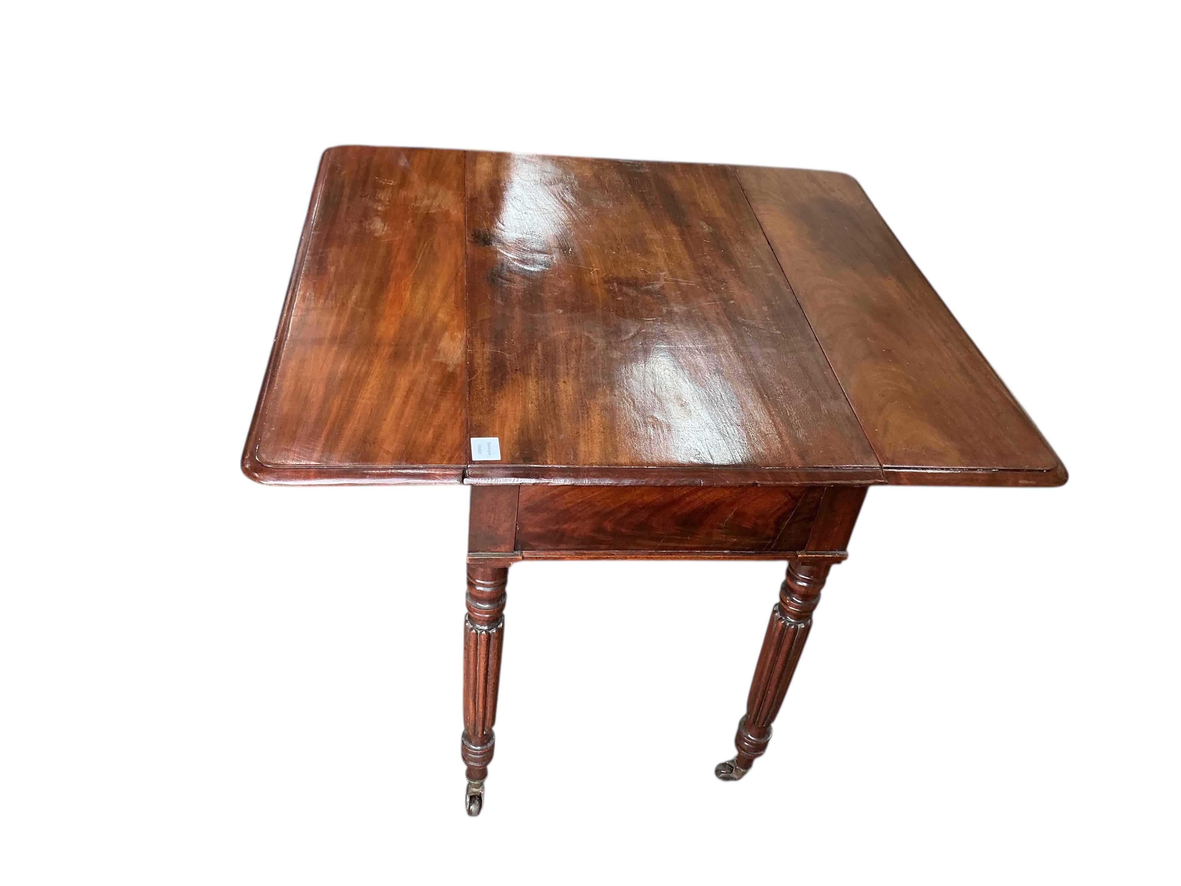 A George IV mahogany Pembroke table, width 90cm, depth 51cm, height 72cm